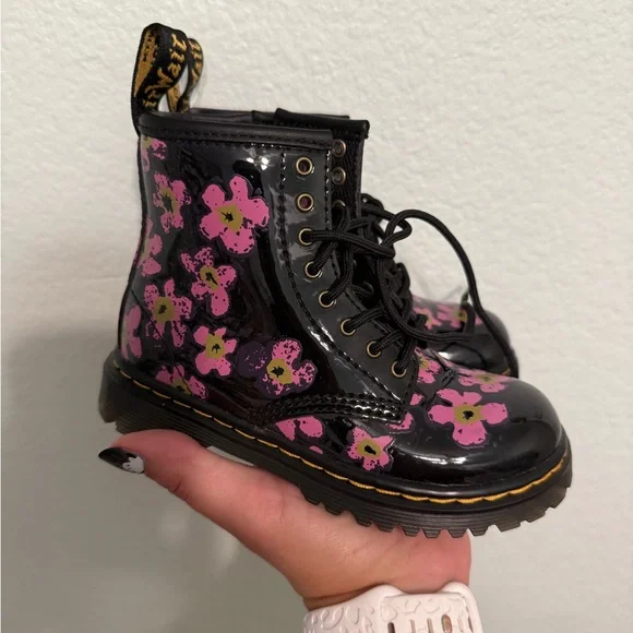 Dr. Martens Size 9 Toddler black with pink flowers - Picture 2 of 3